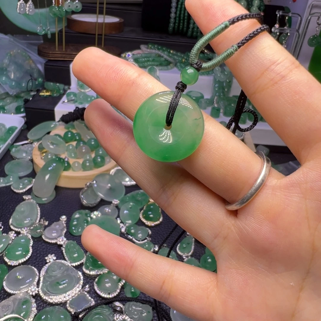 平***福石英质玉未镶嵌颈饰