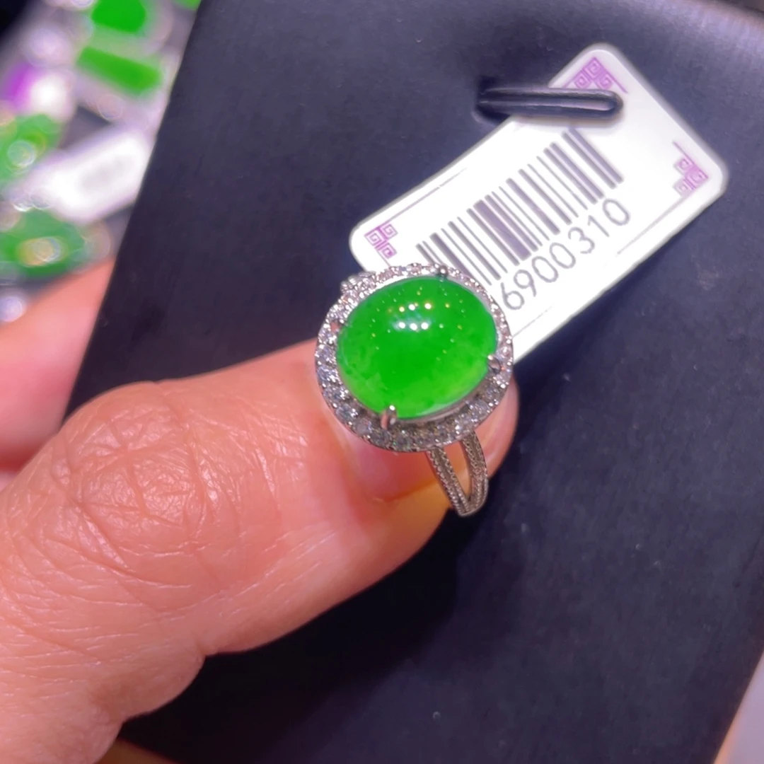 翡翠未镶嵌颈饰戒指