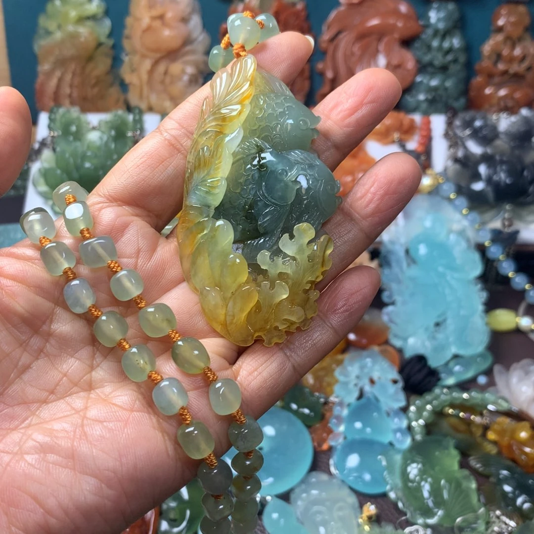 蛇纹石玉未镶嵌耳坠