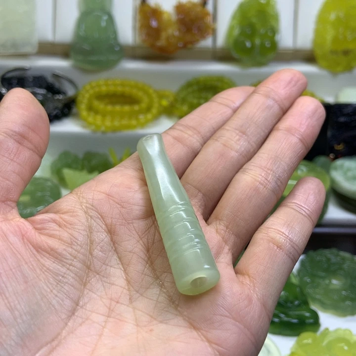 玩***家蛇纹石玉未镶嵌颈饰