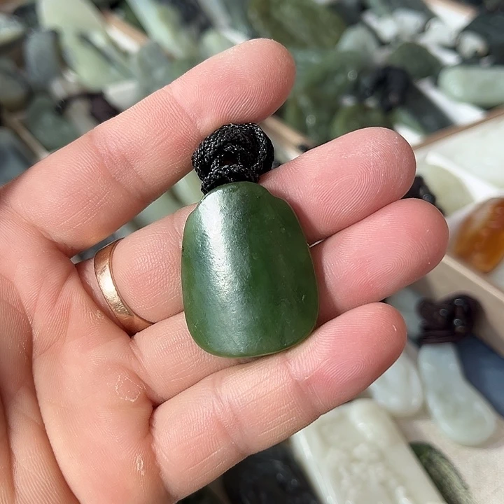 和田玉未镶嵌项链