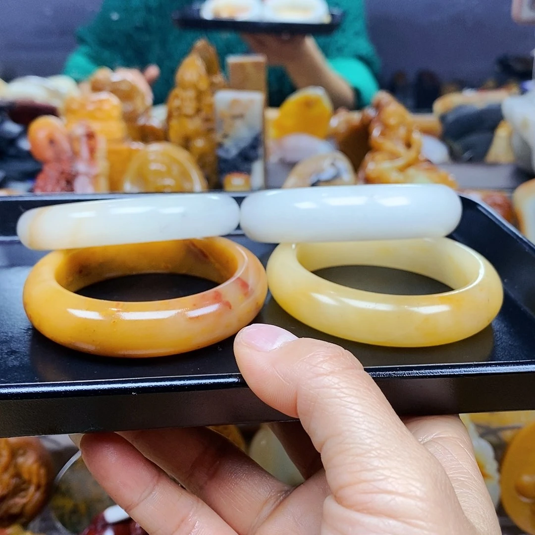 石英质玉（黄龙玉）颈饰未镶嵌