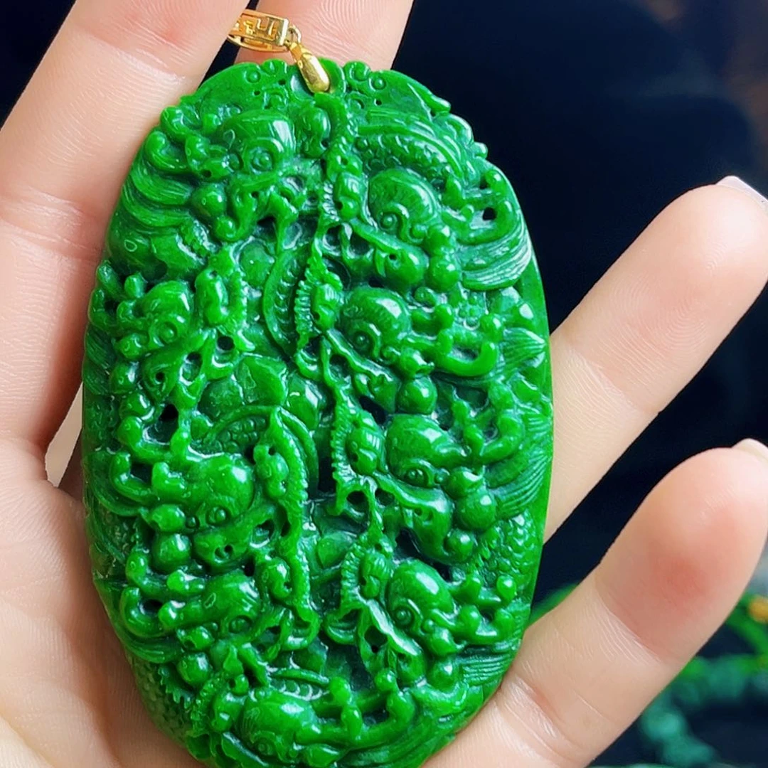 颈饰18K金镶嵌翡翠多样性