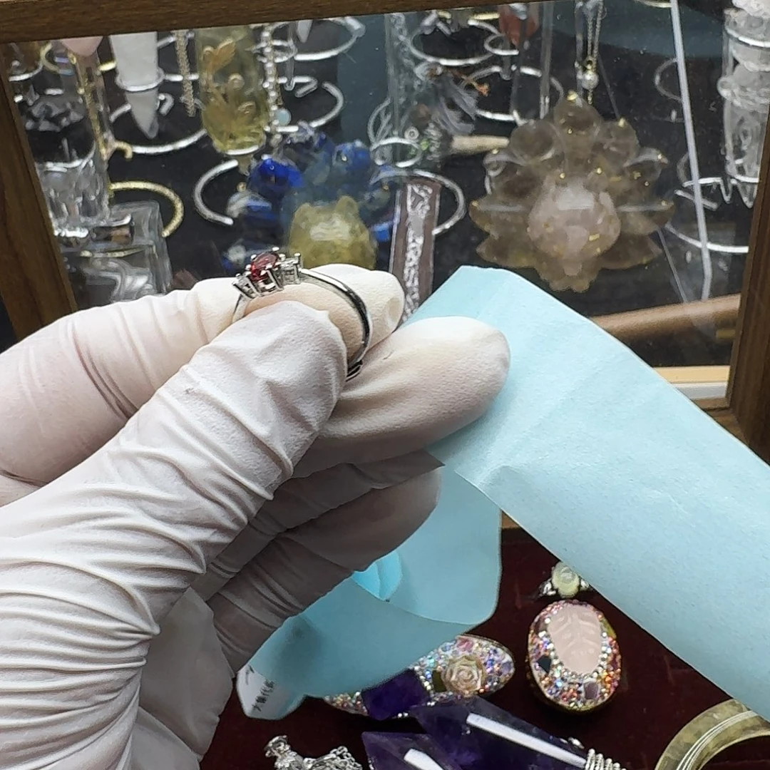 l***u未镶嵌水晶颈饰粉