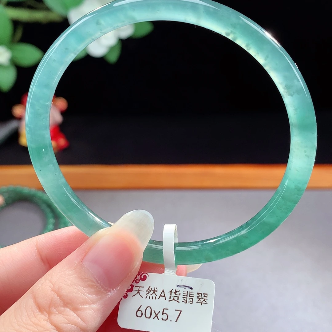未镶嵌手镯（圆镯）翡翠