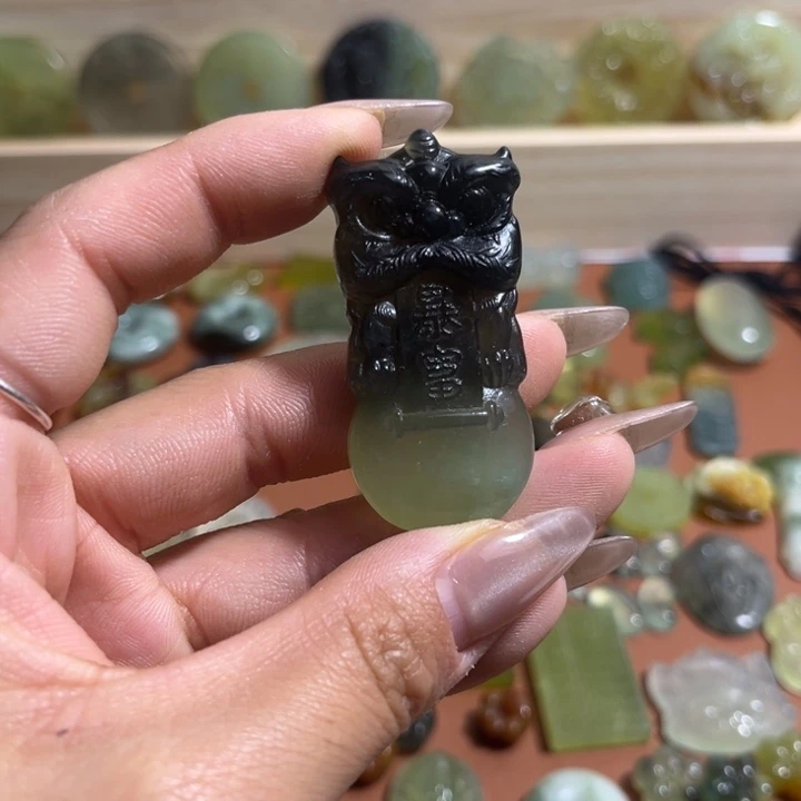 蛇纹石玉合金颈饰