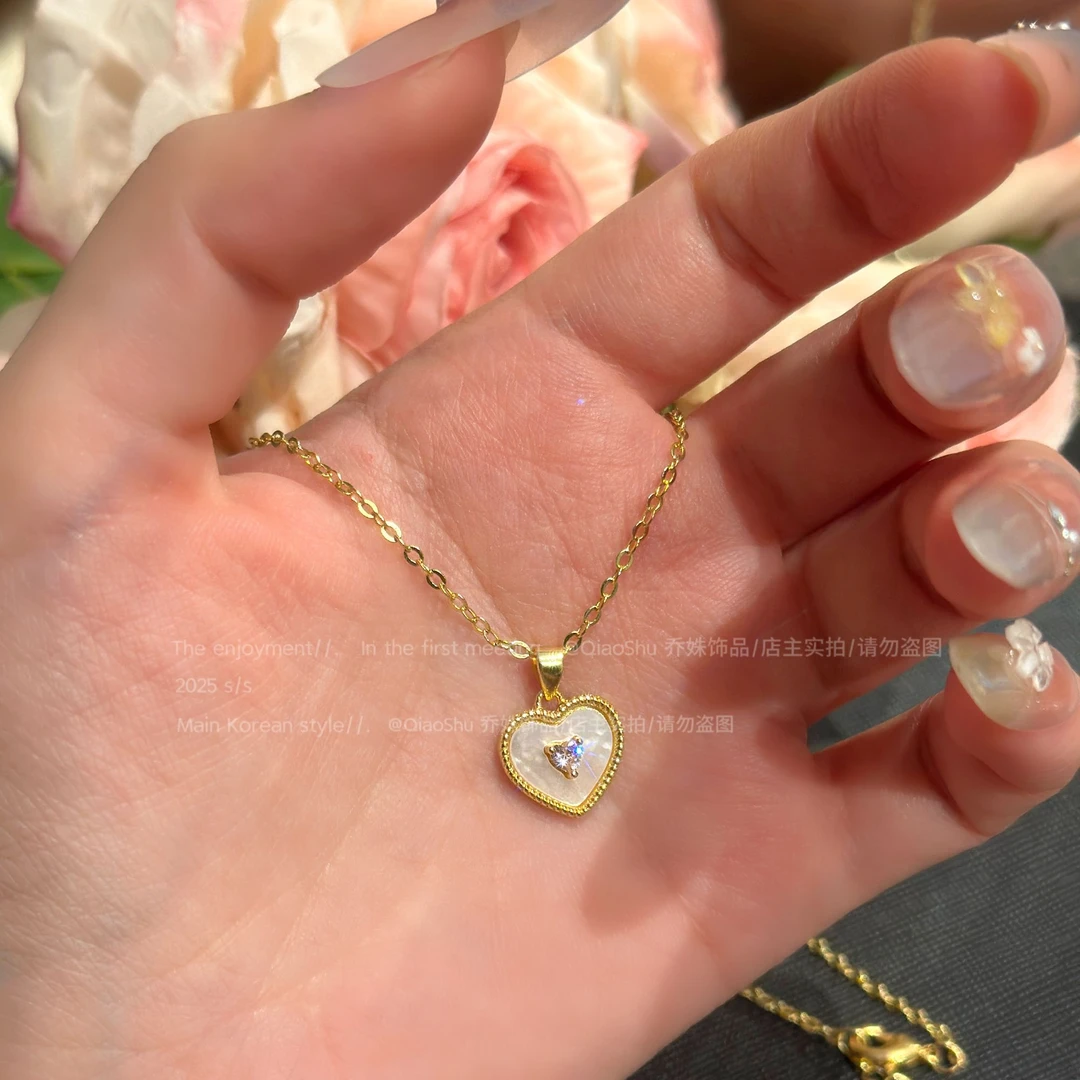 铜合金项链 A049ins精致蜜桃甜心爱心项链女轻奢时尚高级感锁骨链