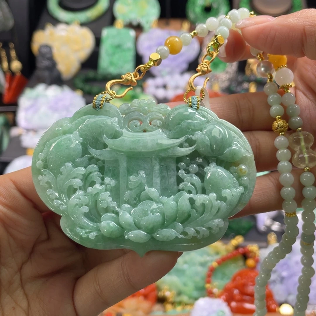 翡翠未镶嵌颈饰待编织