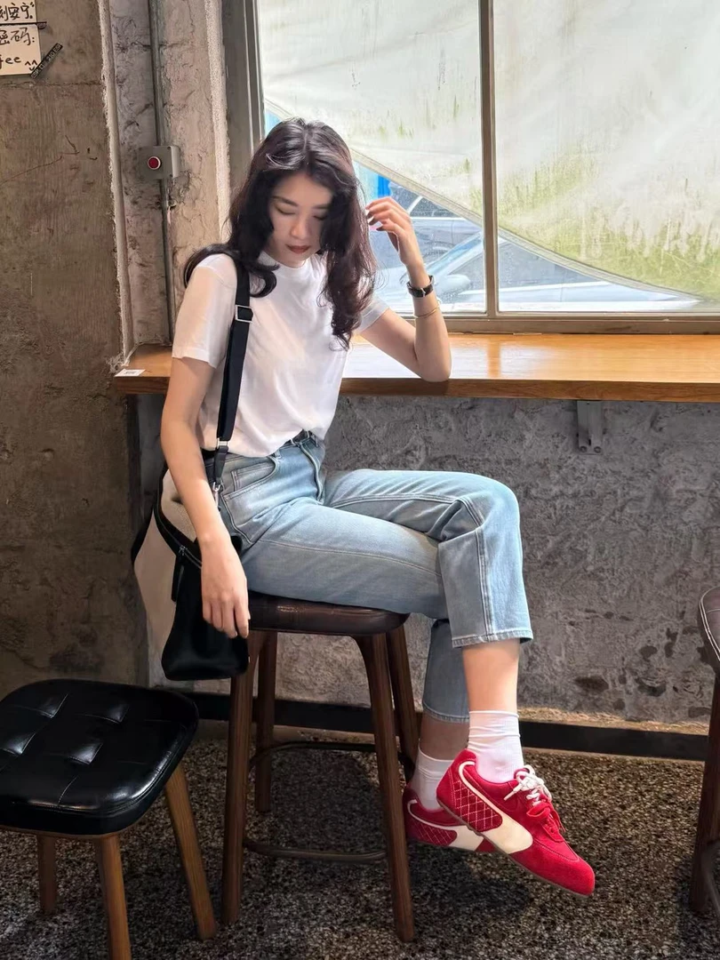 2025春夏新款韩系简约气质白色圆领短袖t恤高腰复古牛仔裤套装