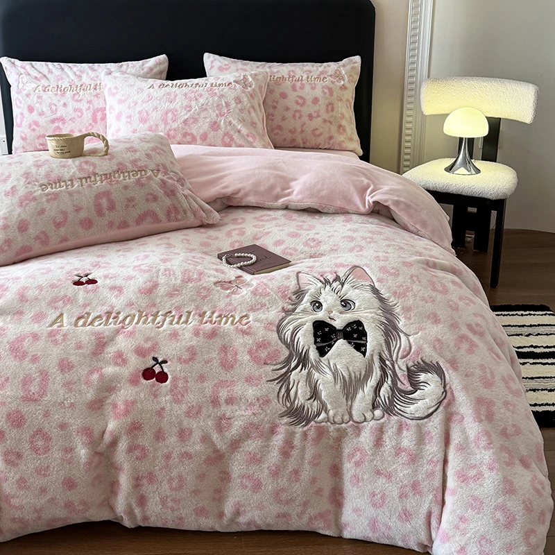 轻奢刺绣波斯猫豹纹牛奶绒四件套超软长毛绒加厚被套双面绒被罩