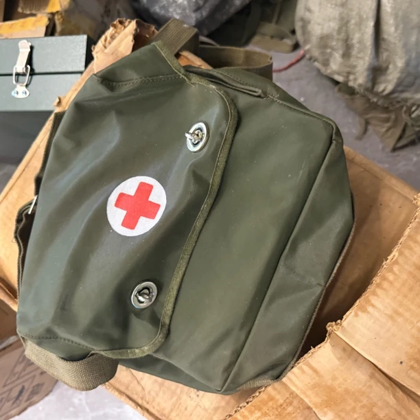 正品清仓空卫生包挎包拎包