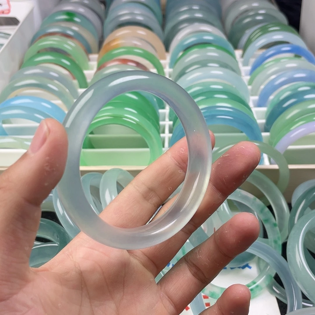 石英质玉（非洲翠）手镯未镶嵌