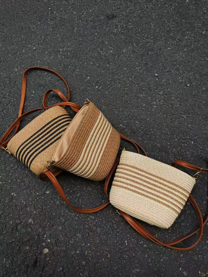 2025藤编法式复古森系氧气感卡其色草编包带减龄又俏皮一朵小包包