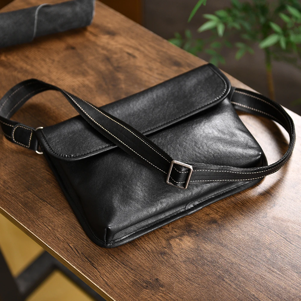 2025新款时尚男士单肩斜挎包真皮简约个性商务通勤男包头层牛皮