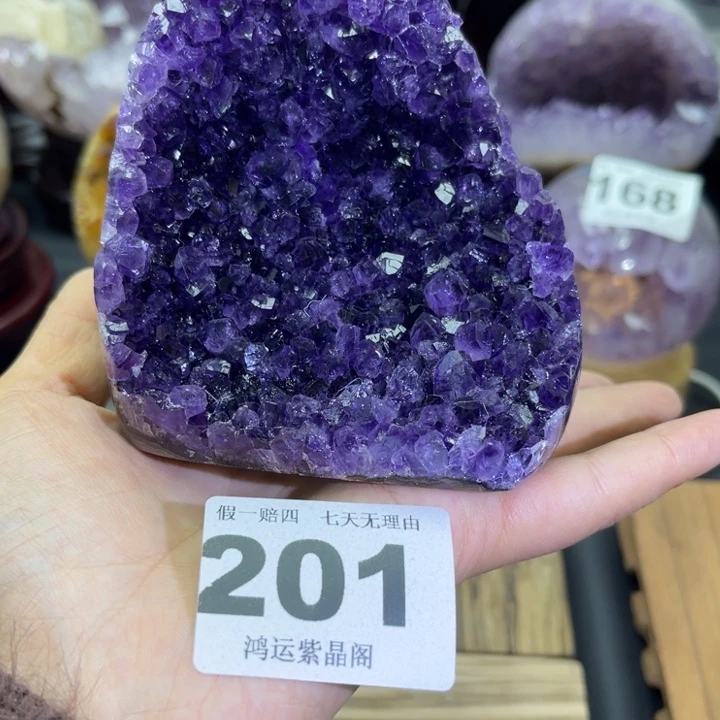 紫晶未镶嵌大型摆件（非配饰）