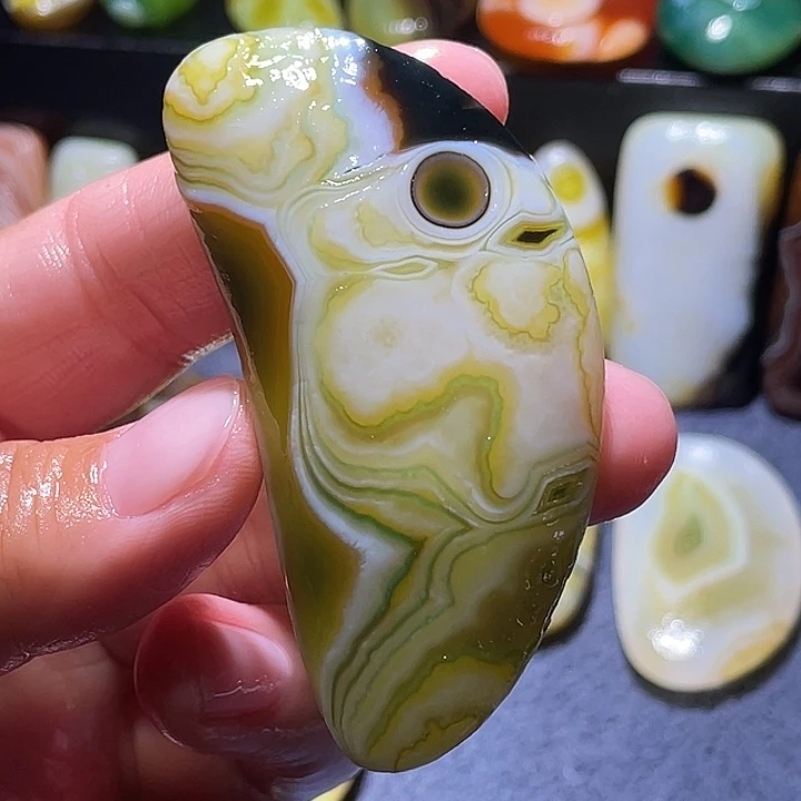 玛瑙/玉髓未镶嵌珠宝奇石