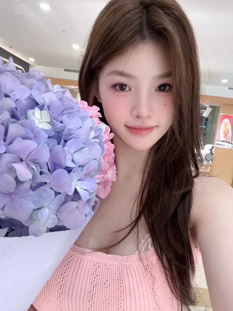 8.2FussyY定制【少女舒适区】漂亮欧尼美女秘籍镂空针织衣YF124