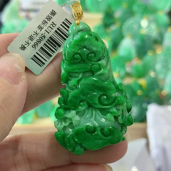 翡翠颈饰18K金镶嵌挂件