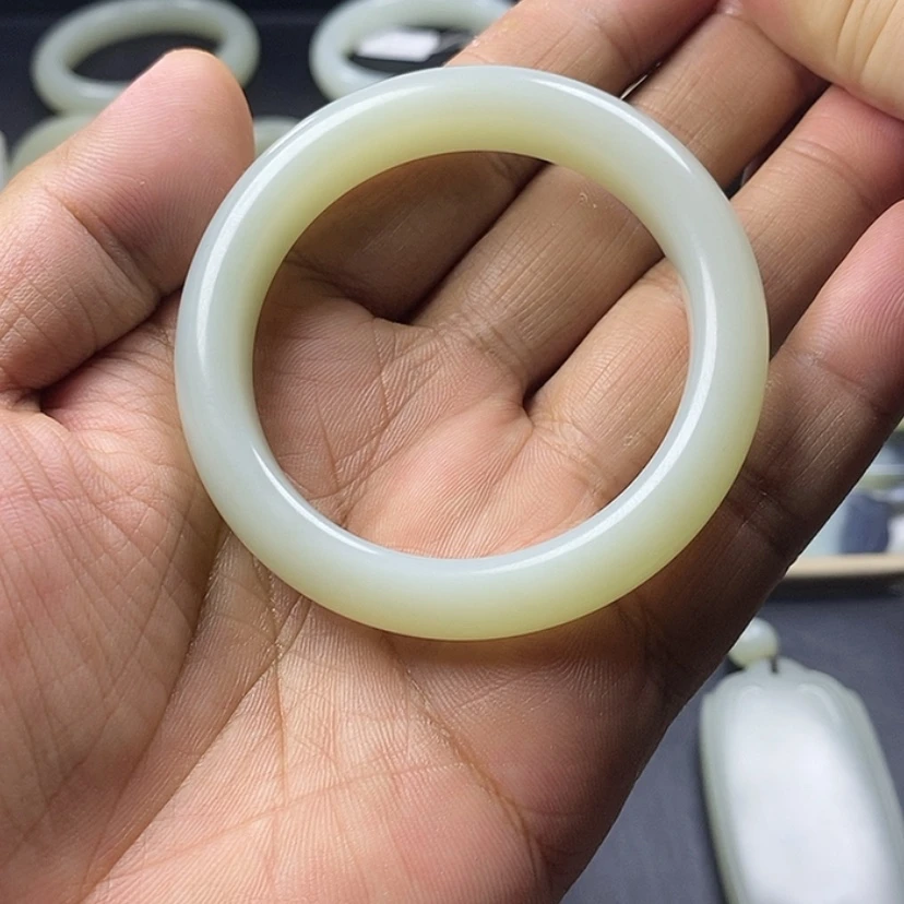 【闪购商品】未镶嵌手镯和田玉T***。