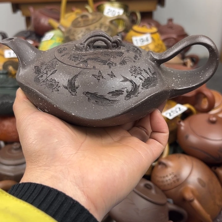 紫砂茶壶壶身划痕