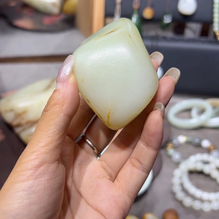 颈饰未镶嵌和田玉文**b