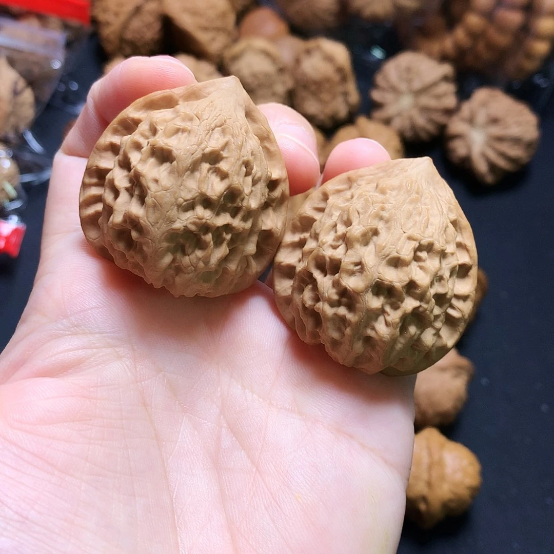 文玩核桃吊坠金牛