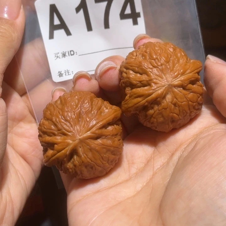 文玩核桃吊坠铁锤妹妹A174