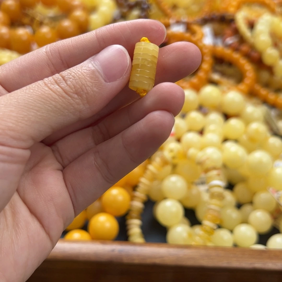 未镶嵌琥珀珠宝奇石