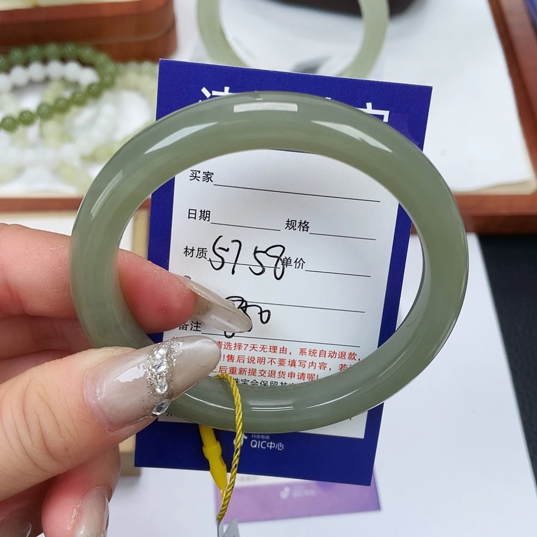 和田玉未镶嵌手镯