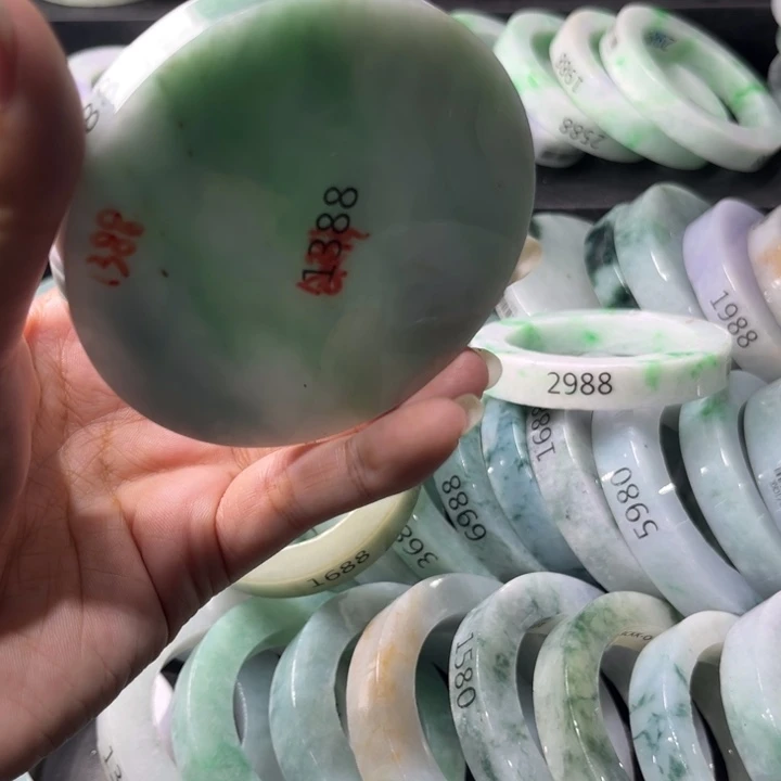 定制翡翠未镶嵌翡翠手镯