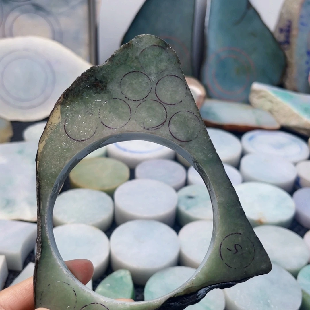 翡翠未镶嵌挂件缅甸翡翠