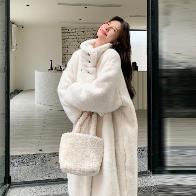 奶呼呼皮毛一体外套女2024冬季新款韩系穿搭氛围感羊羔毛长款棉服