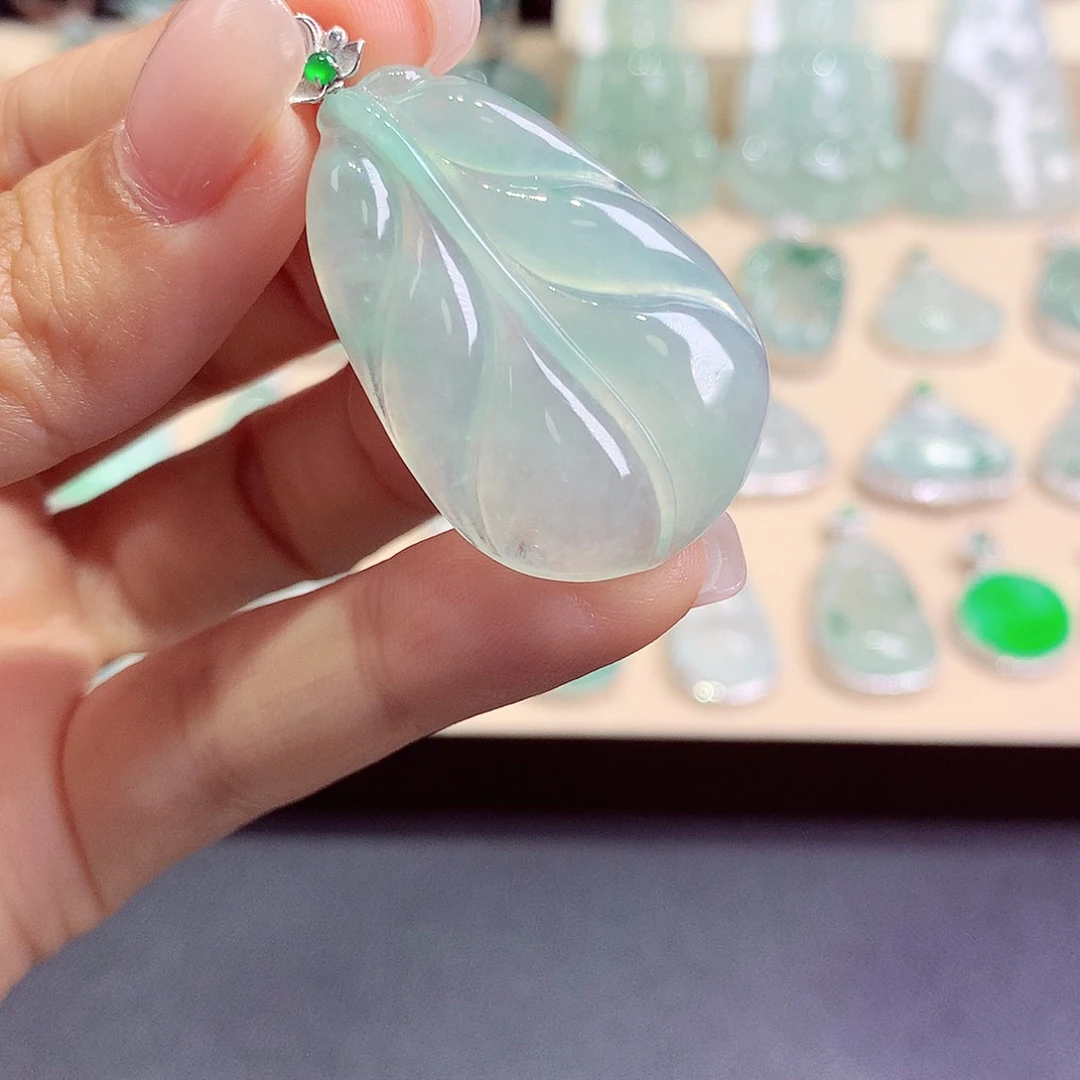 颈饰18K金镶嵌翡翠翡翠