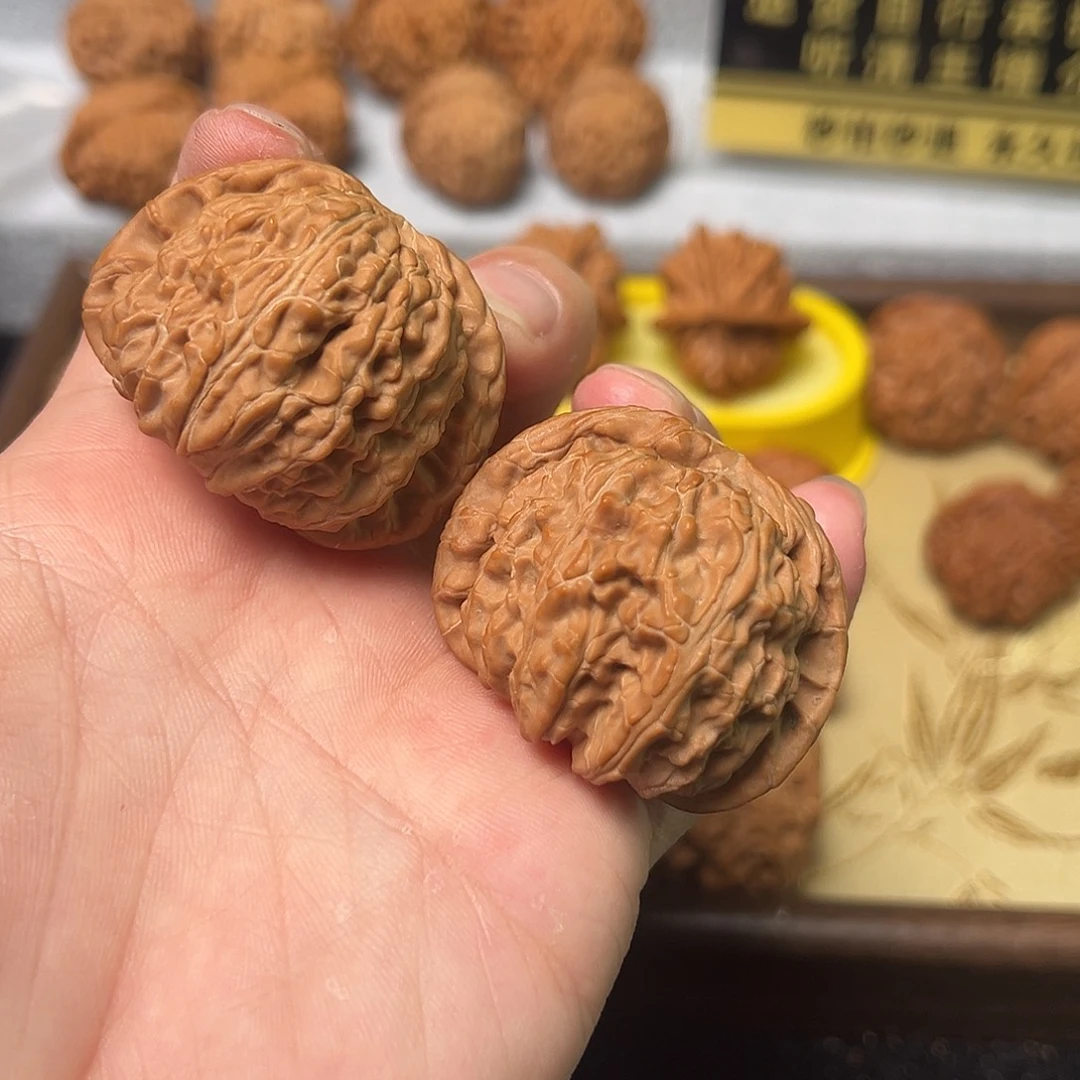 把件文玩核桃45边肚同尺闷尖白狮子