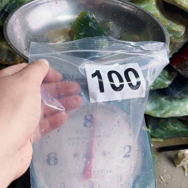 赵***荣未镶嵌蛇纹石玉珠宝半成品