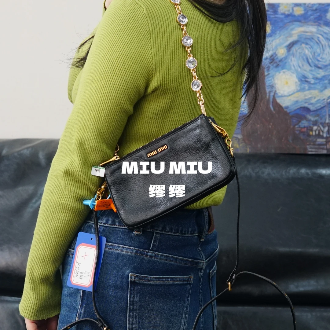 95新 MIU MIU/缪缪 miumiu/黑金斜挎包/MS12610038/0038