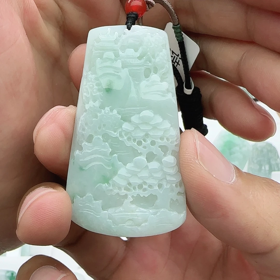 是***呀翡翠未镶嵌颈饰翡翠