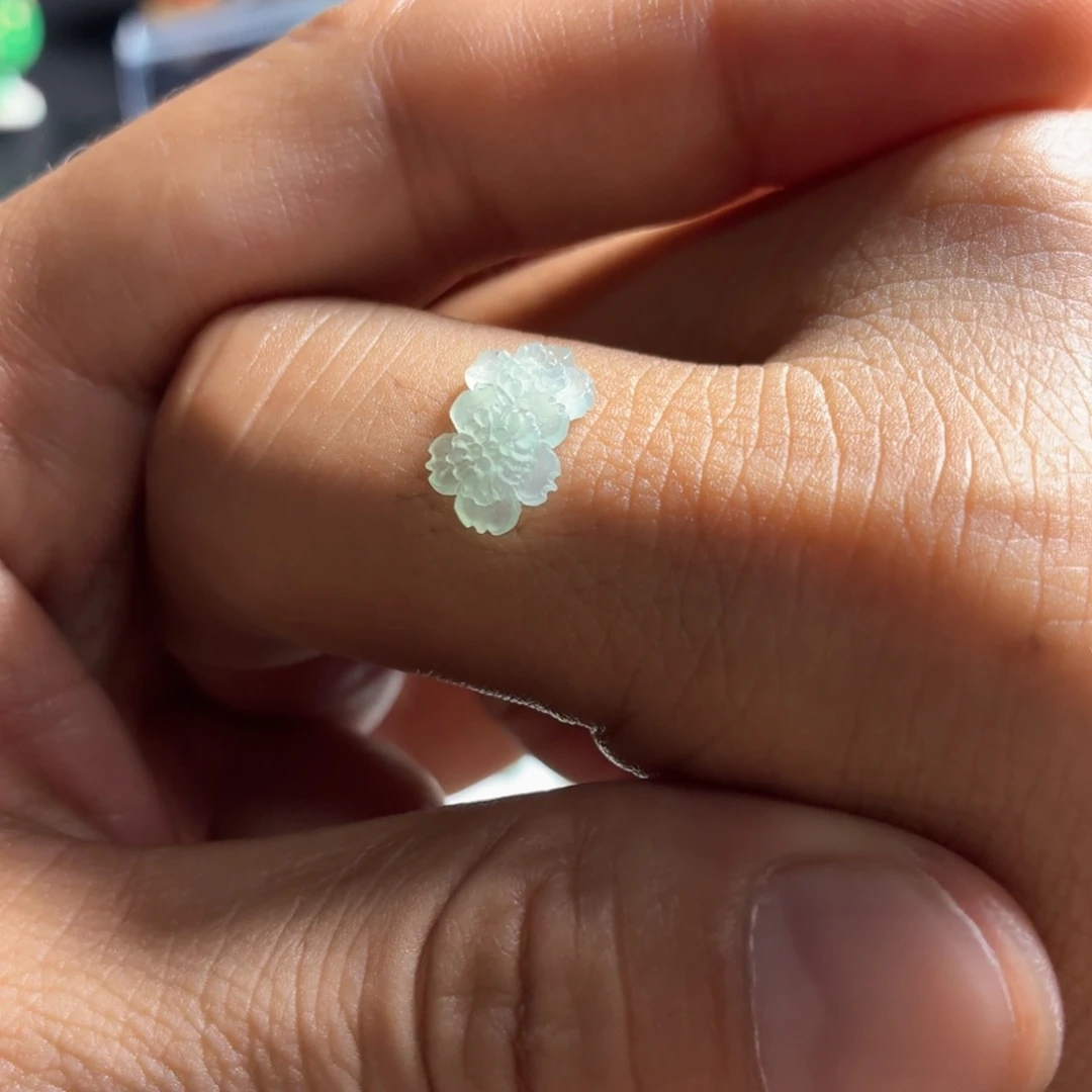 定制翡翠未镶嵌花花