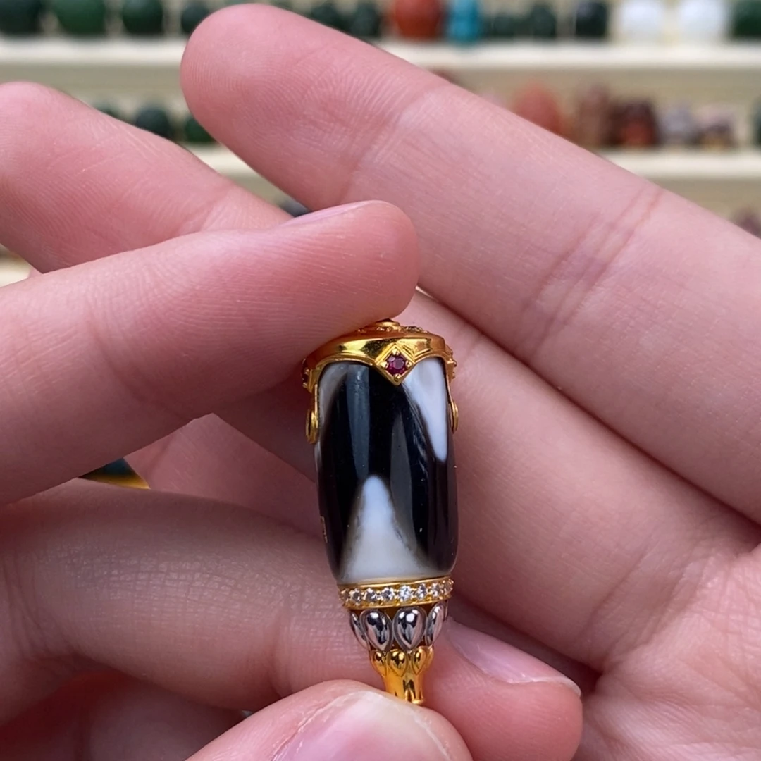 玛瑙/玉髓18K金镶嵌颈饰