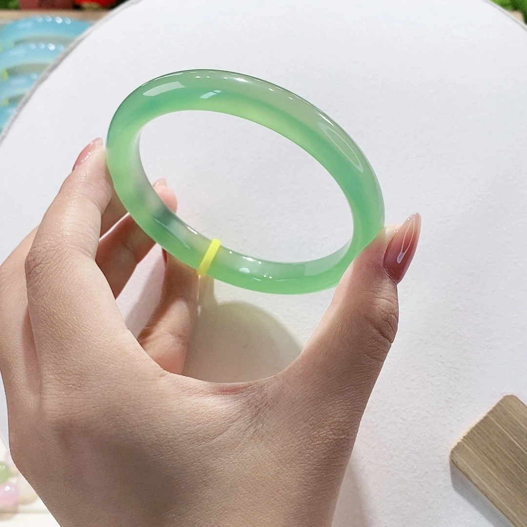 玛瑙/玉髓手镯未镶嵌63