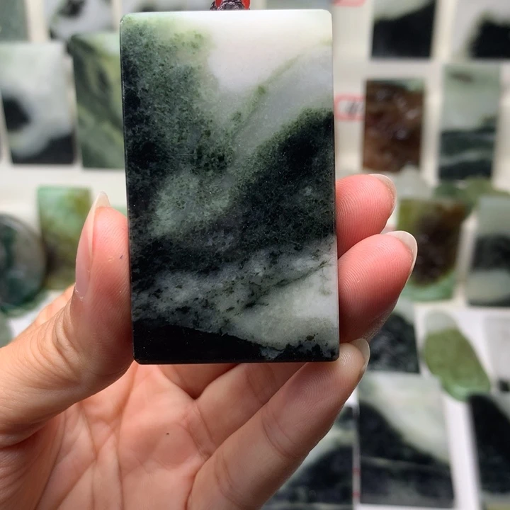 独山玉未镶嵌颈饰