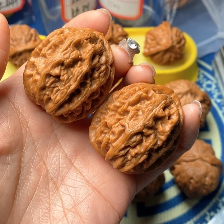 吊坠桃核红锦鲤38