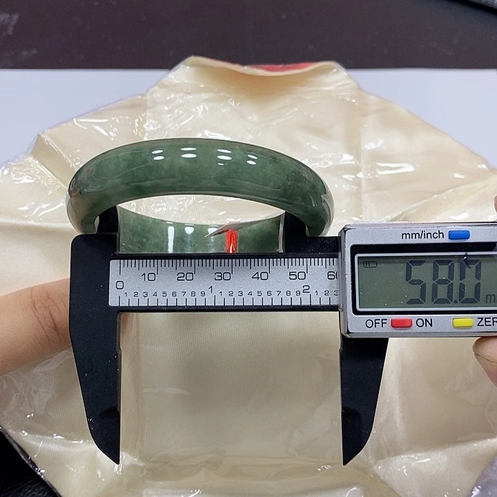 翡翠手镯未镶嵌101