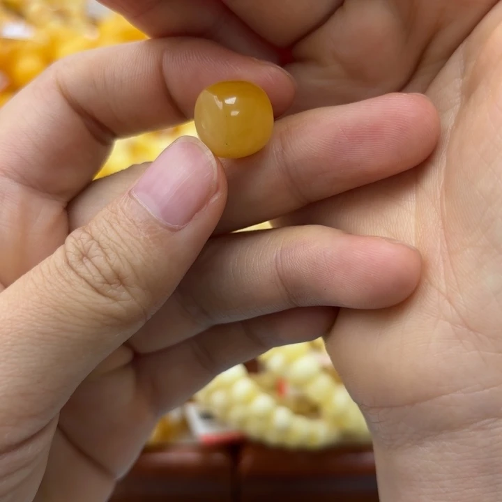 未镶嵌蜜蜡珠宝奇石