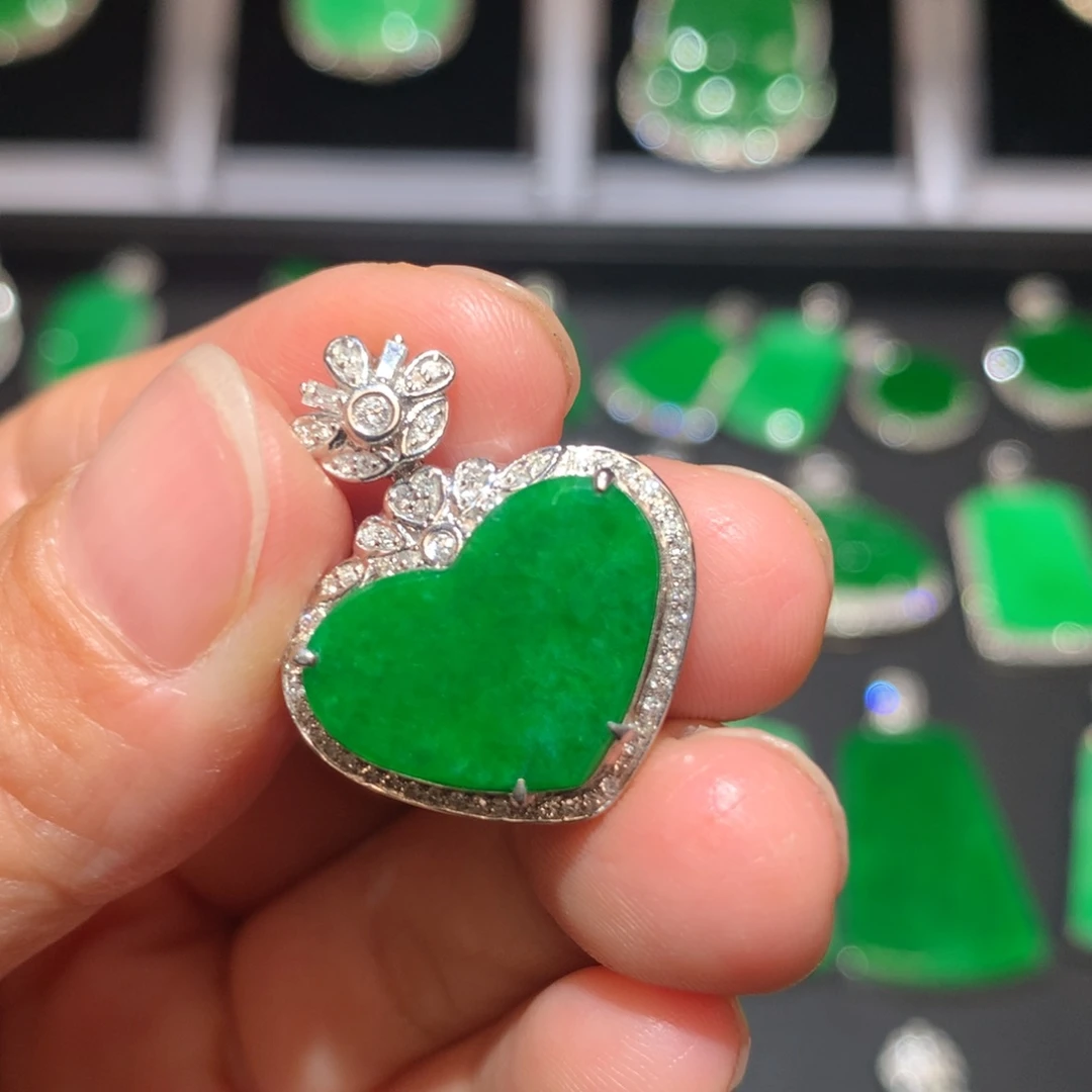 翡翠18K金镶嵌颈饰翡翠