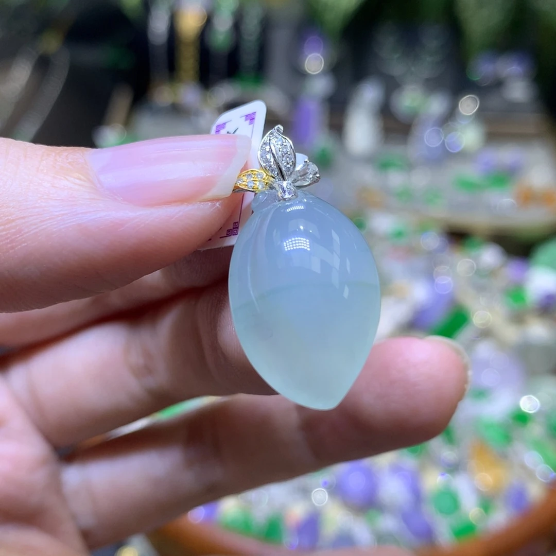 颈饰18K金镶嵌翡翠