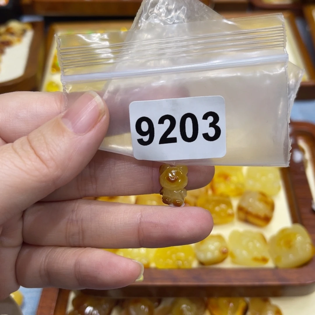 琥珀珠宝奇石未镶嵌