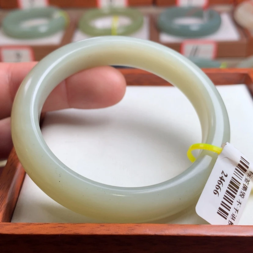 【闪购商品】和田玉手镯未镶嵌