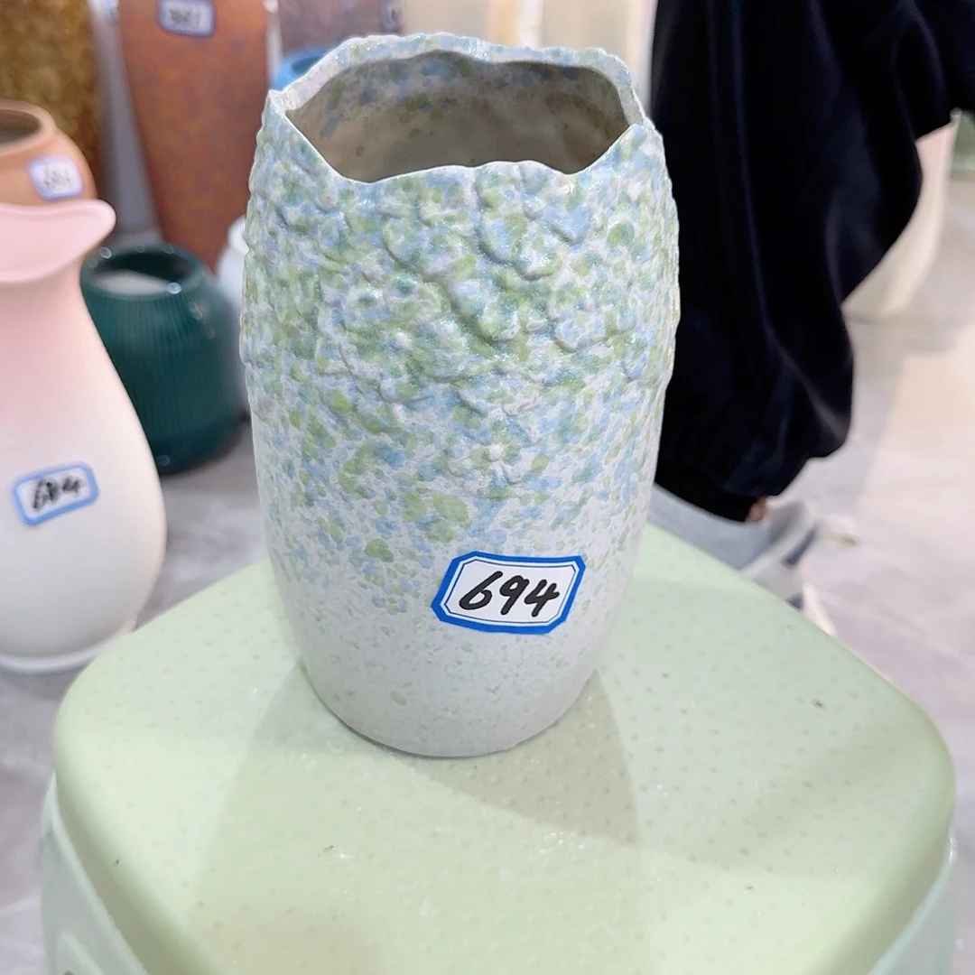 694号陶瓷高17.5厘米微瑕一个