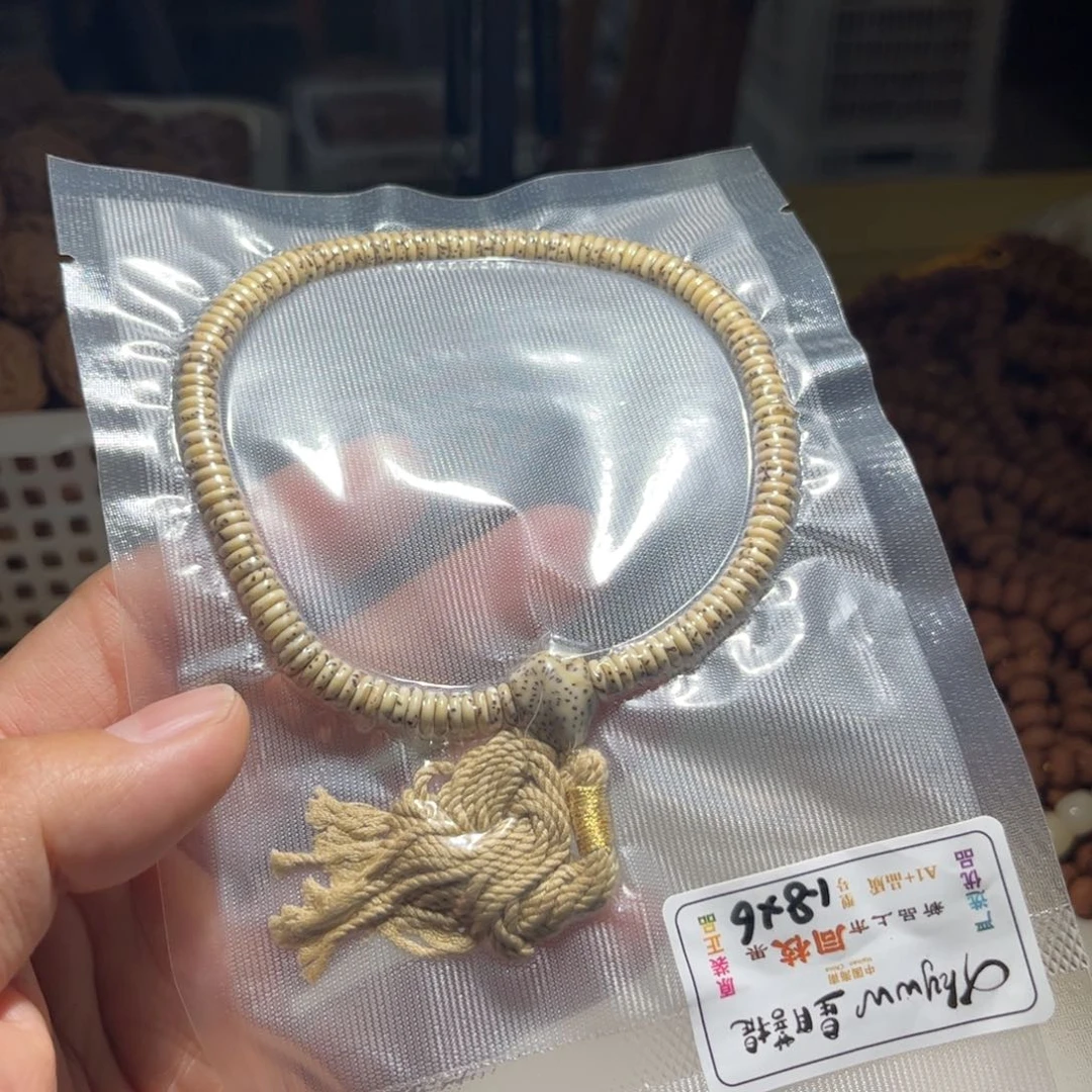 星月菩提吊坠手持